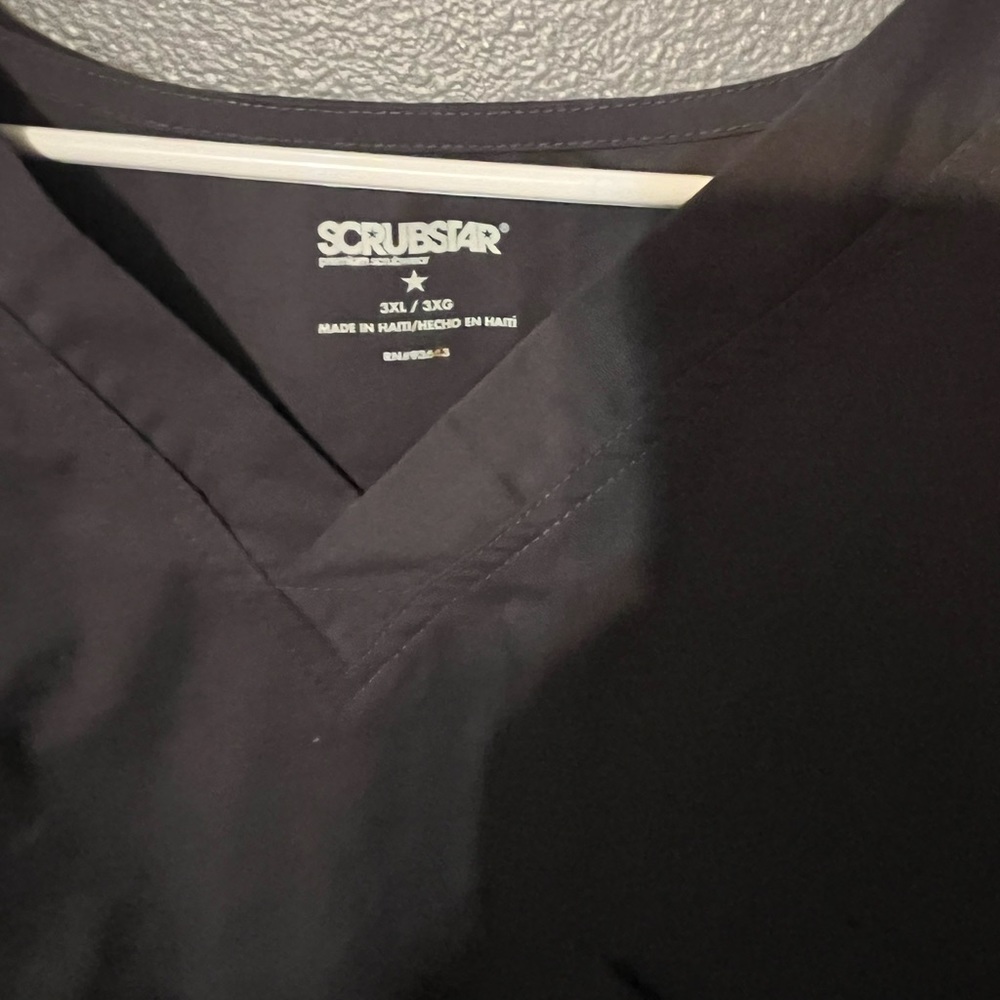 New scrub top never worn